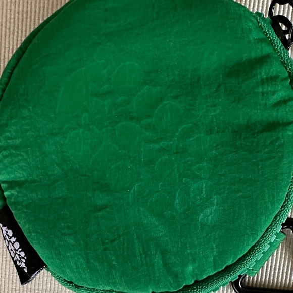 Lululemon Green Belt Bag and Green Free People Pouch bundle NWT - Picture 5 of 6